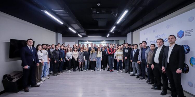 “Rəqəmsal” mövzulu qrant müsabiqəsinin qalibi olan gənclər təşkilatları və gənclərlə görüş keçirilib