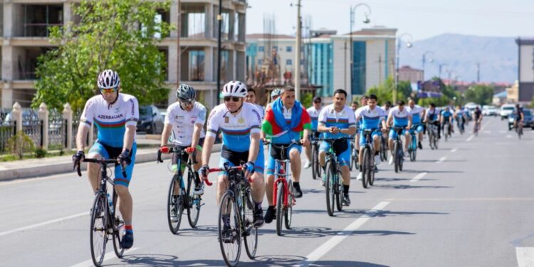 Naxçıvanda gənclərin iştirakı ilə veloyürüş keçirilib